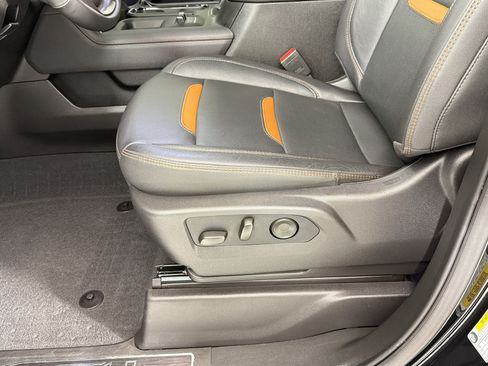 Used 2025 GMC Sierra 2500 AT4 w/ AT4 Premium Plus Package AWD/4WD image 14