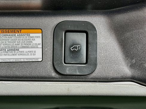 Used 2020 Toyota Sienna SE Premium FWD image 32