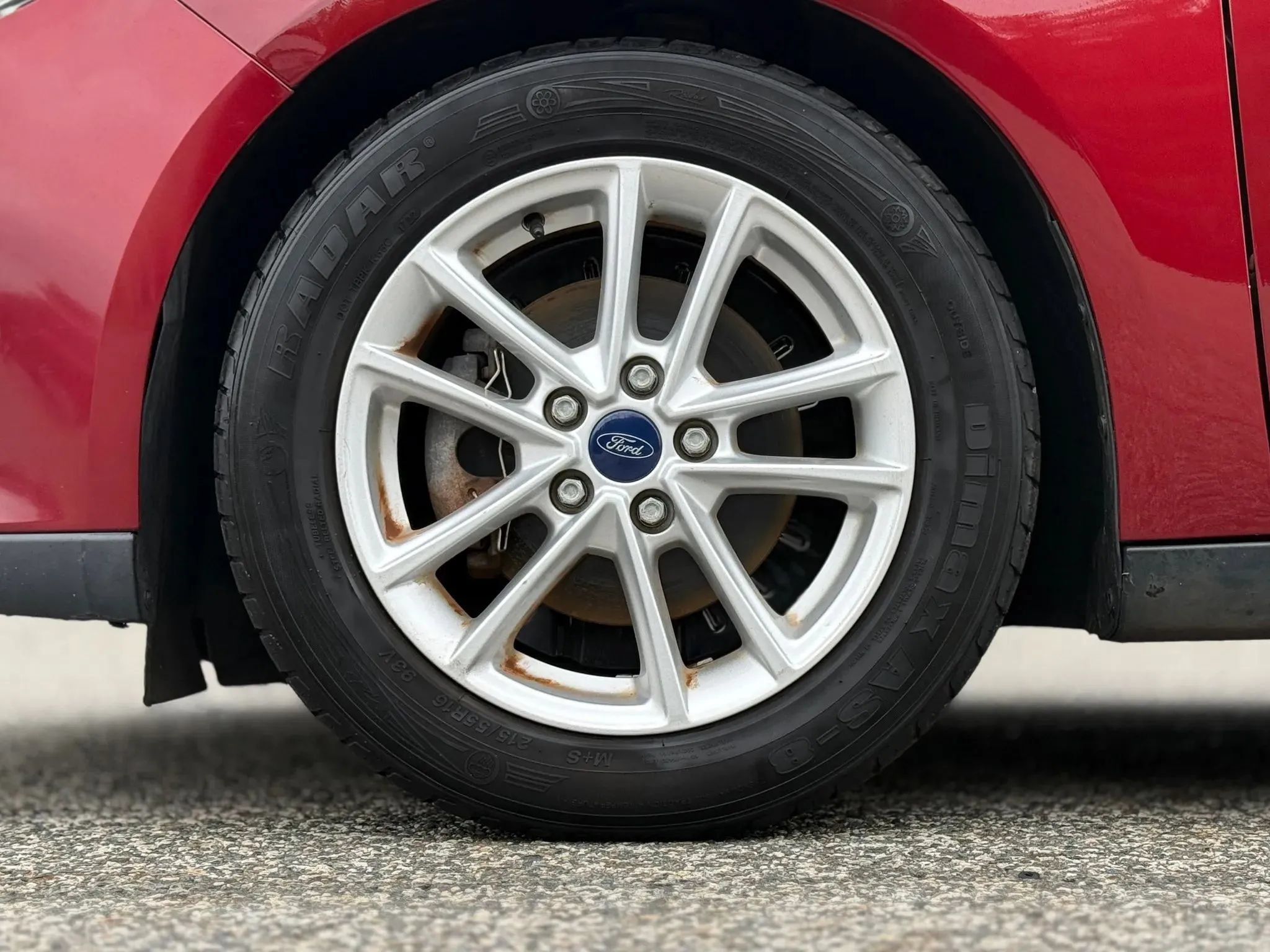 Used 2015 Ford Focus SE w/ SE Cold Weather Package FWD image 28