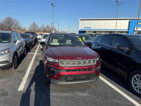 Used 2022 Jeep Compass Latitude w/ Sun and Sound Group image 4