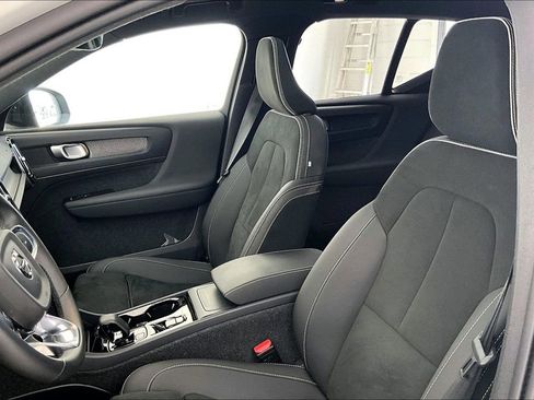 Certified 2025 Volvo XC40 B5 Plus image 34
