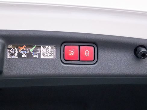 New 2026 Mercedes-Benz C 300 4MATIC Sedan image 33