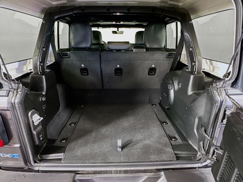 Used 2023 Jeep Wrangler Sahara w/ Cold Weather Group AWD/4WD image 28