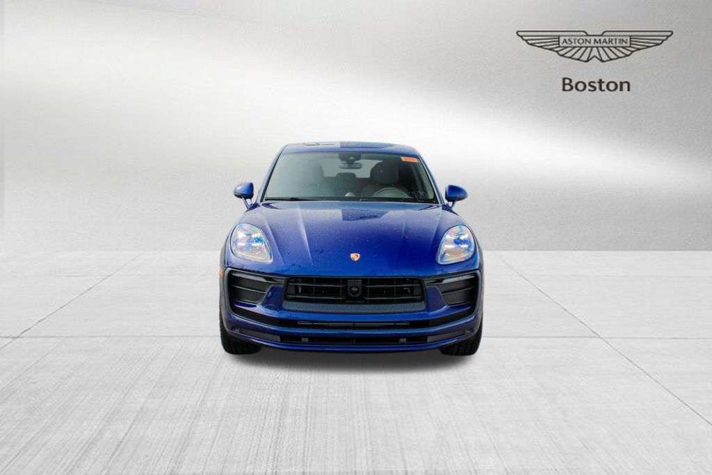 Used 2025 Porsche Macan AWD/4WD image 2