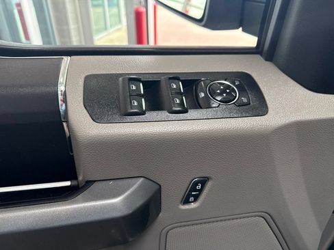 Used 2018 Ford F150 XLT AWD/4WD image 18