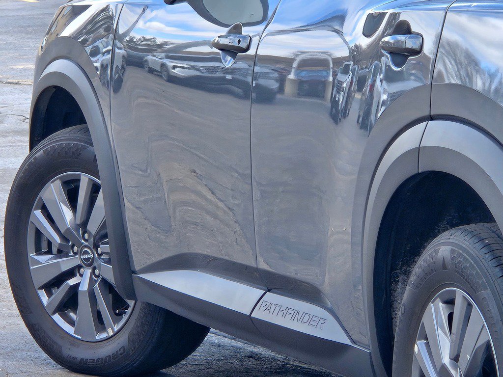 Used 2025 Nissan Pathfinder SV AWD/4WD image 18