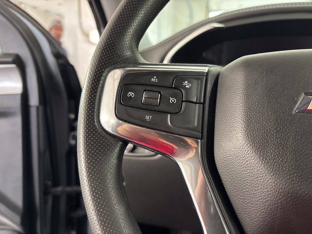 Used 2025 Chevrolet Blazer LT FWD image 38