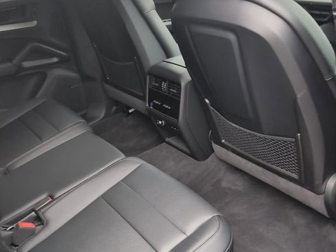 Certified 2025 Porsche Cayenne AWD/4WD image 14