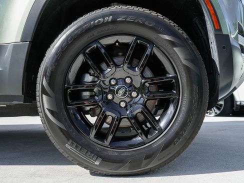 Used 2025 Land Rover Defender 110 S image 27