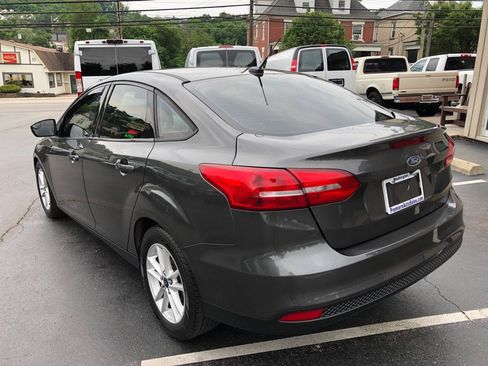 Used 2015 Ford Focus SE FWD image 4