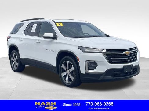 Used 2023 Chevrolet Traverse LT w/ LT Premium Package AWD/4WD image 1