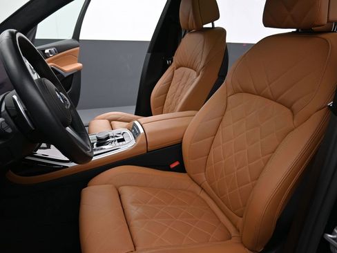 Used 2025 BMW X7 xDrive40i w/ M Sport Package image 10
