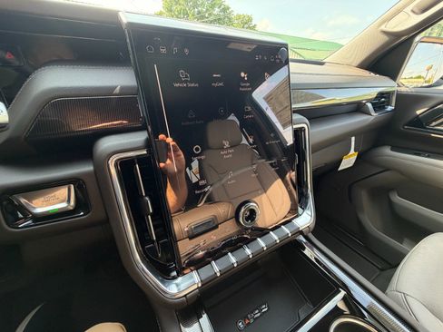New 2026 GMC Yukon XL Elevation AWD/4WD image 16