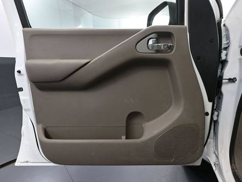 Used 2014 Nissan Frontier SV AWD/4WD image 16