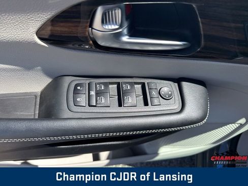 Used 2023 Chrysler Pacifica Limited FWD image 14