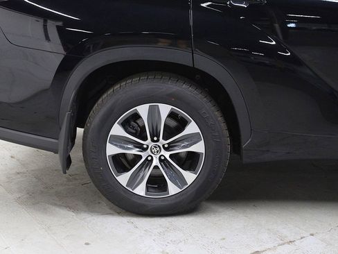 Used 2024 Toyota Highlander XLE AWD/4WD image 43