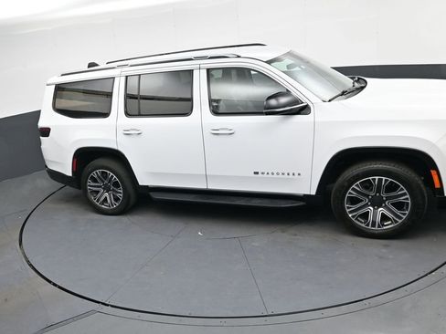 Used 2024 Jeep Wagoneer Series II image 31