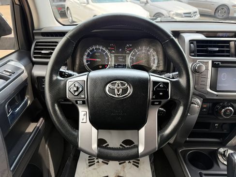 Used 2018 Toyota 4Runner SR5 AWD/4WD image 27