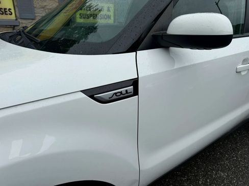 Used 2016 Kia Soul FWD image 11