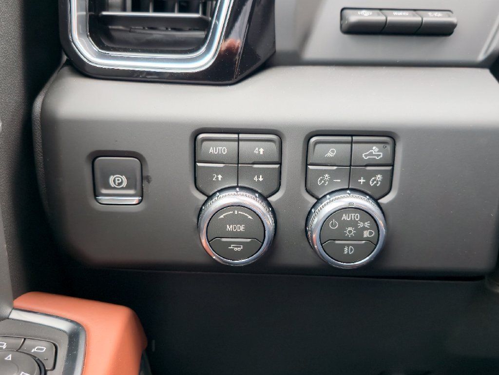 New 2026 GMC Sierra 2500 Denali Ultimate AWD/4WD image 16