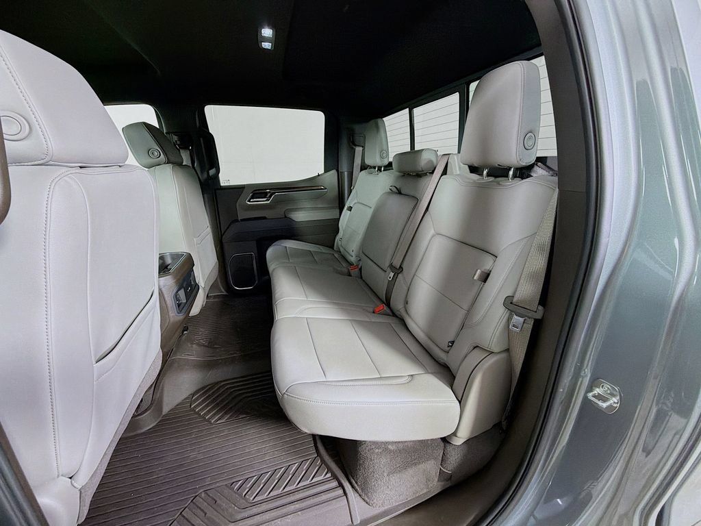 Used 2025 Chevrolet Silverado 1500 LT Trail Boss w/ Convenience Package II AWD/4WD image 19