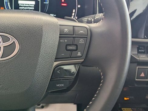 Used 2025 Toyota Camry SE image 20