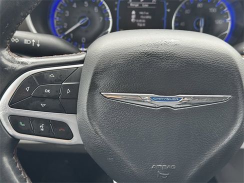 Certified 2019 Chrysler Pacifica Touring-L image 26