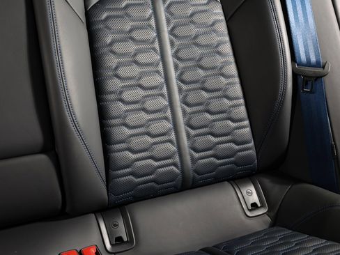 Used 2025 Audi RS 6 performance w/ Blue RS Design Package Plus image 33