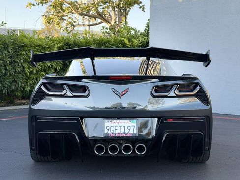 Used 2019 Chevrolet Corvette Stingray Coupe w/ Carbon Flash Badge Package image 12