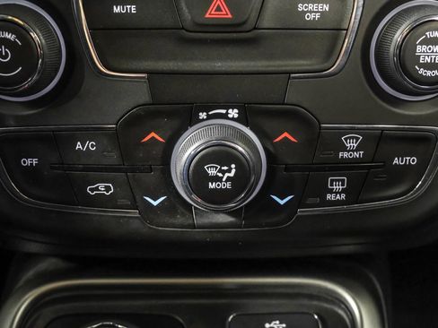 Used 2018 Jeep Compass Latitude w/ Popular Equipment Group image 31