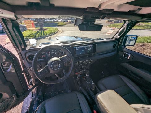 Certified 2024 Jeep Gladiator Mojave image 12
