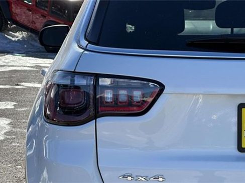Certified 2024 Jeep Compass Limited image 11