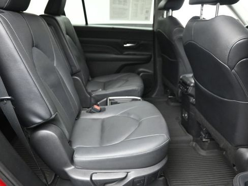 Used 2024 Toyota Grand Highlander AWD image 10