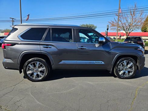 Used 2025 Toyota Sequoia Capstone image 7