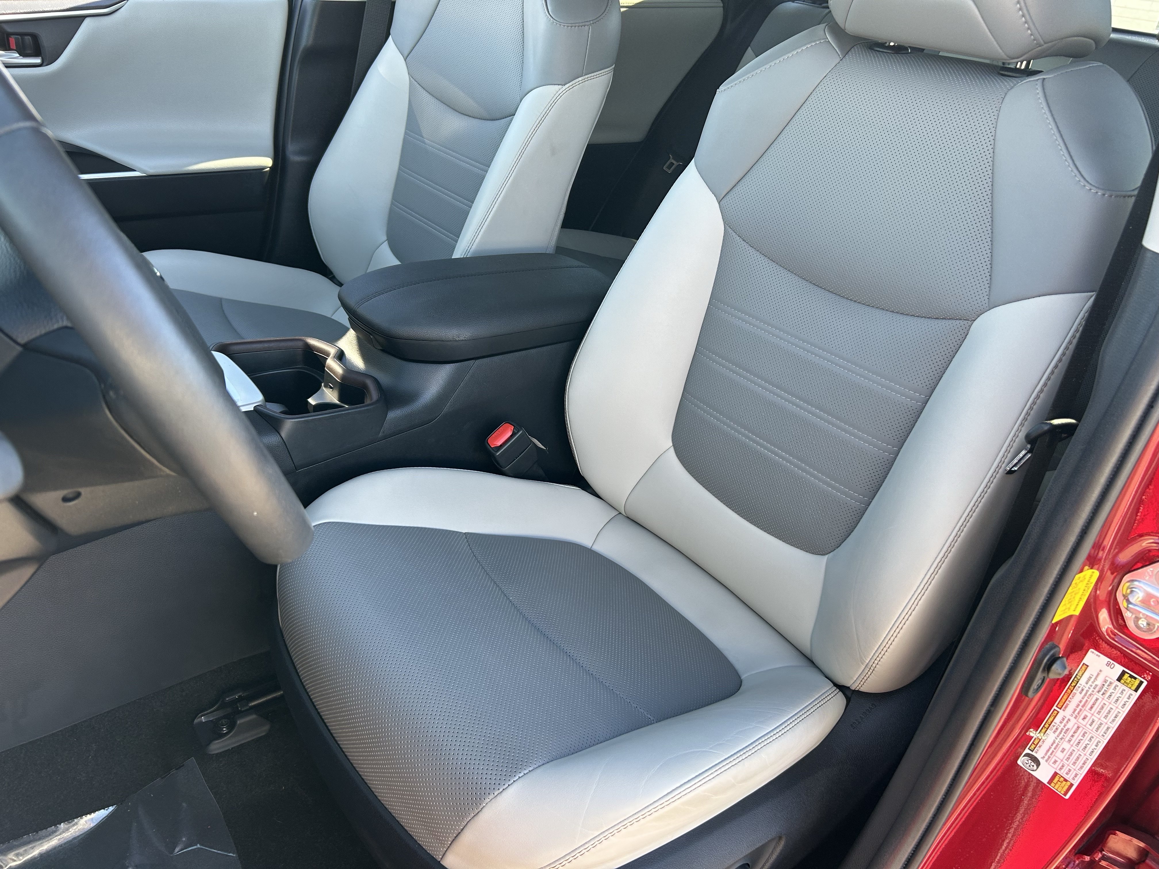 Used 2019 Toyota RAV4 Limited w/ Cold Weather Package FWD image 19
