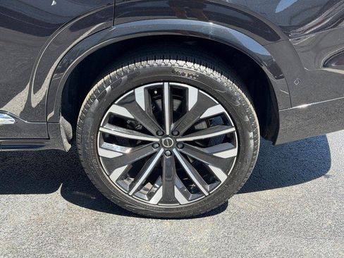 Certified 2025 Volvo XC90 B6 Plus AWD/4WD image 8