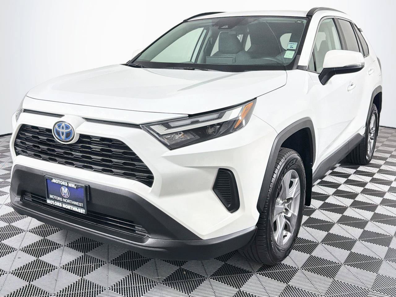 Used 2022 Toyota RAV4 XLE w/ XLE Grade Weather Package AWD/4WD image 2
