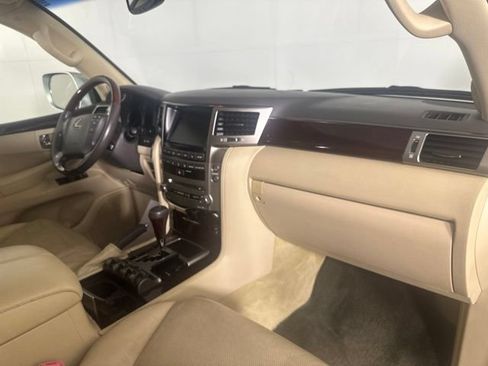 Used 2013 Lexus LX 570 4WD image 29