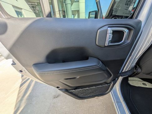 Used 2023 Jeep Wrangler Sahara image 40