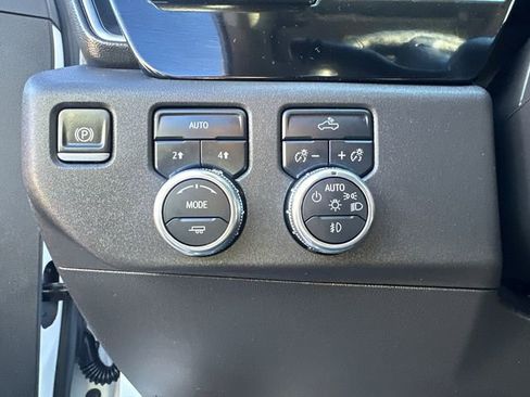 Used 2025 GMC Sierra 1500 Elevation image 26