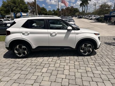 Used 2025 Hyundai Venue SEL FWD image 14