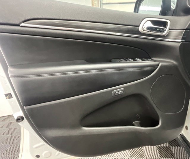 Used 2019 Jeep Grand Cherokee Limited AWD/4WD image 14