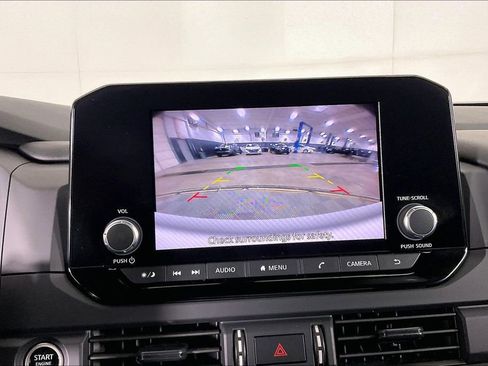 Used 2024 Nissan Pathfinder S image 30