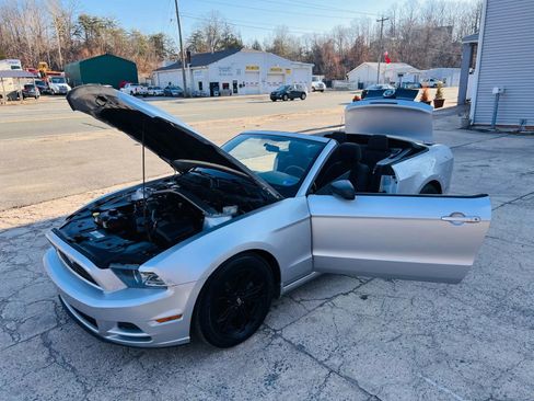 Used 2014 Ford Mustang V6 Convertible 2D image 34