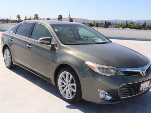 Used 2013 Toyota Avalon Limited FWD image 2