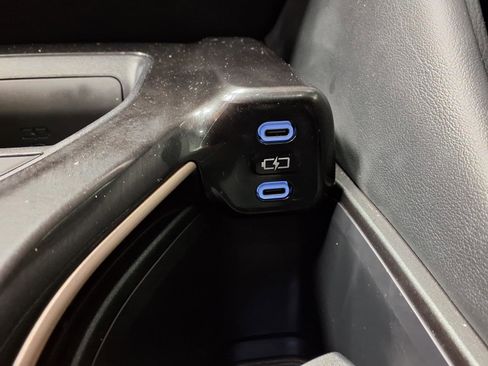 Used 2025 Toyota Crown Signia w/ Advanced Technology Package image 17