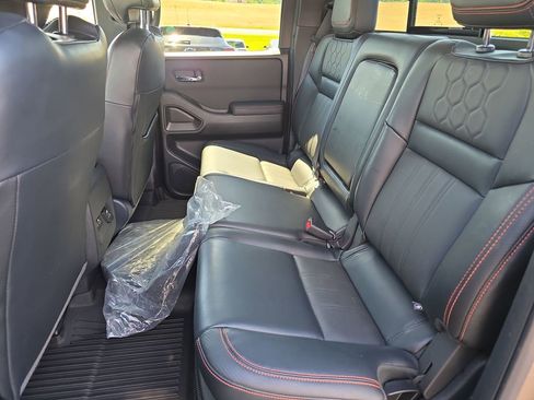 Used 2023 Nissan Frontier PRO-4X w/ Pro-4X Premium Package AWD/4WD image 14
