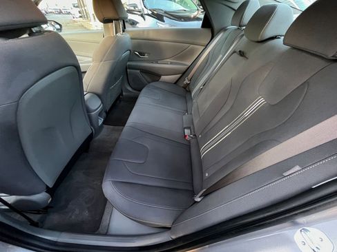 Used 2025 Hyundai Elantra SEL image 25