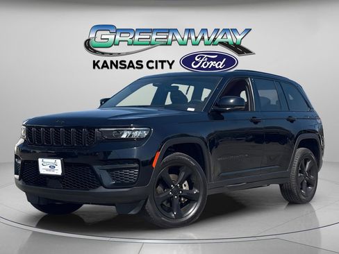 Used 2023 Jeep Grand Cherokee Altitude AWD/4WD image 3