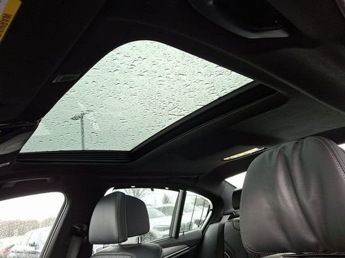 Used 2019 BMW M550i xDrive w/ Dynamic Handling Package image 16